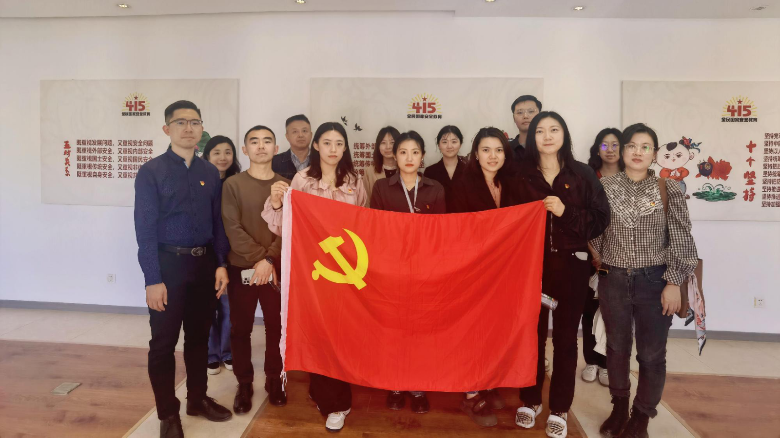 1xbet下载
党委组织参观国家安全系列展览