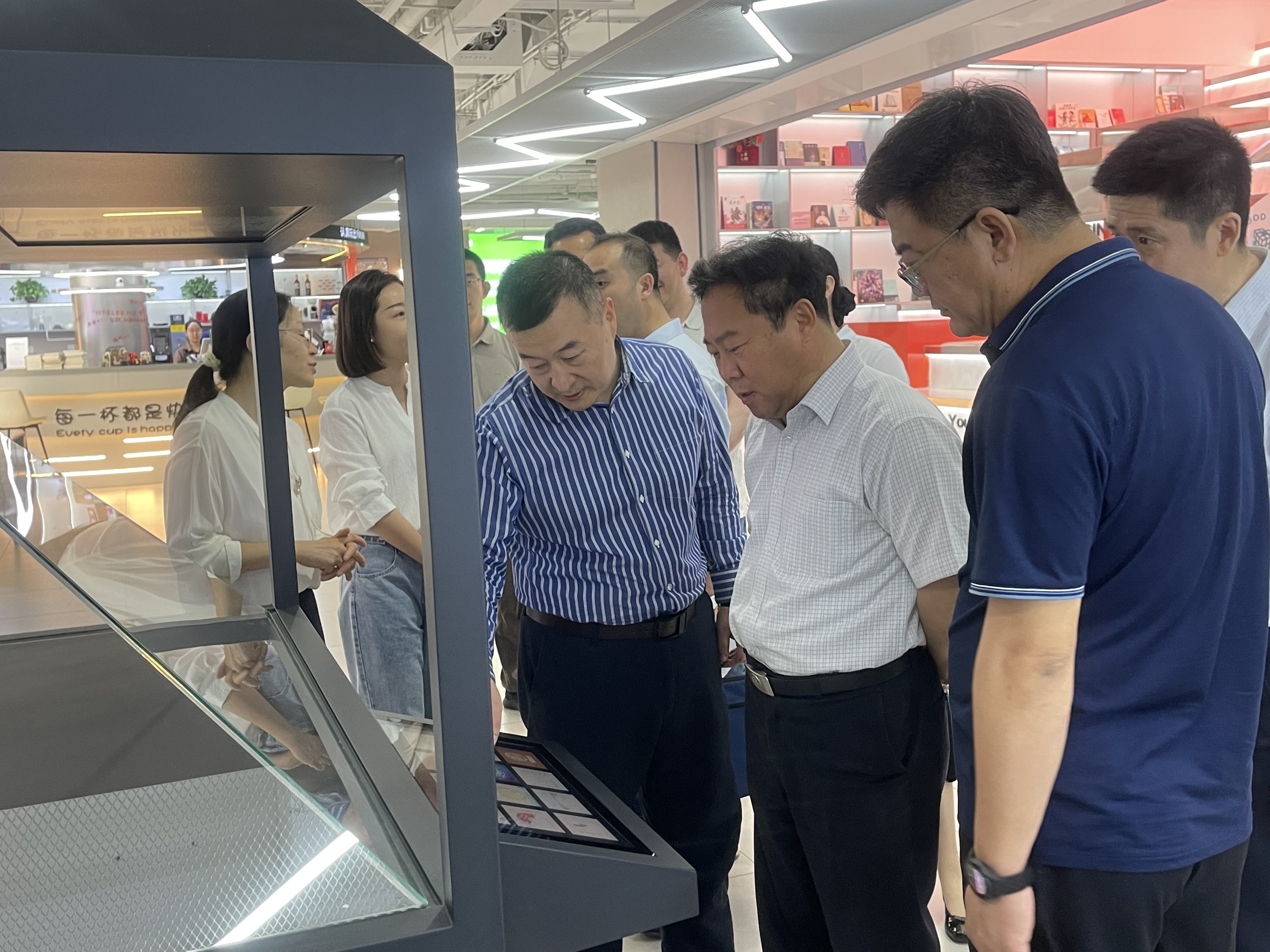 天津市检察院党组副书记、副检察长侯智一行深入1xbet下载
调研服务