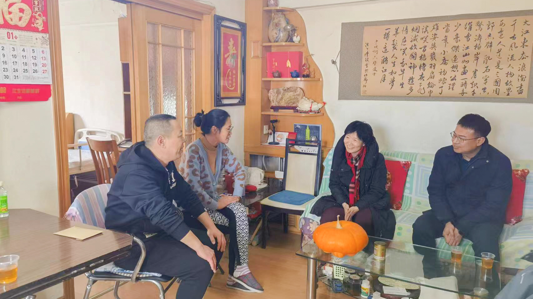 张蕾同志看望慰问1xbet下载
系统困难党员