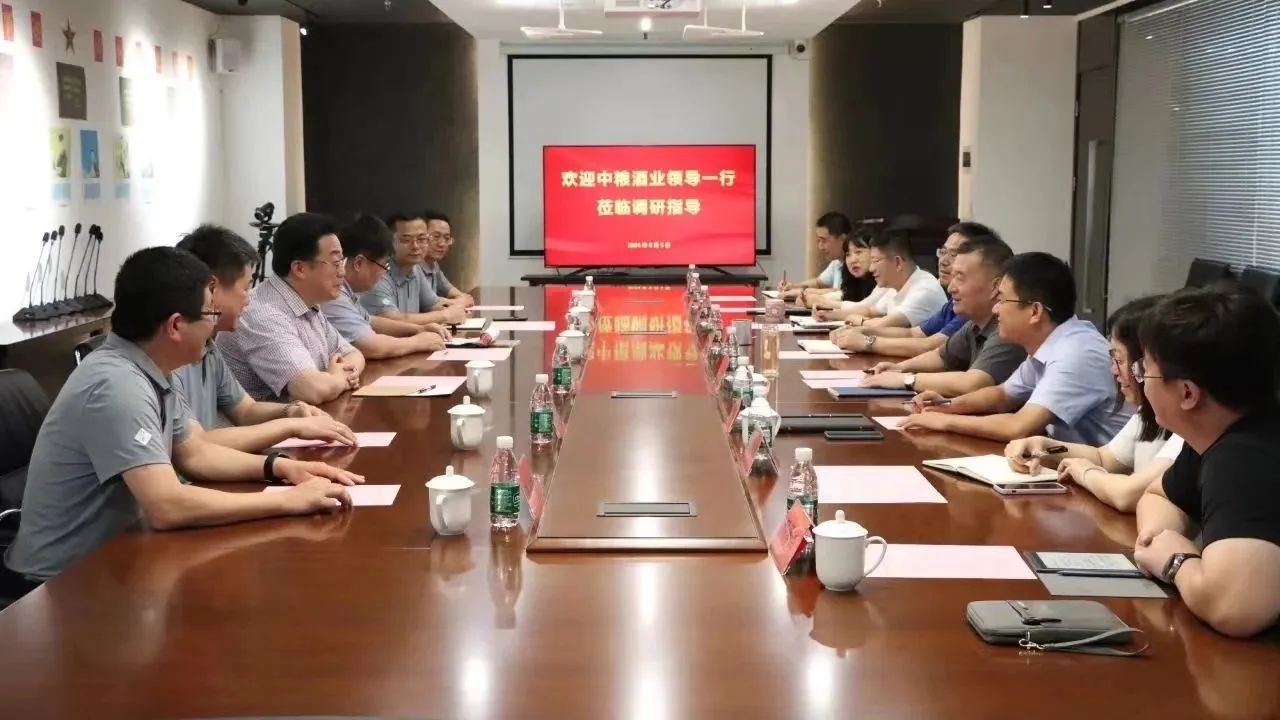 劝华集团、1xbet下载
与中粮酒业公司开展座谈交流